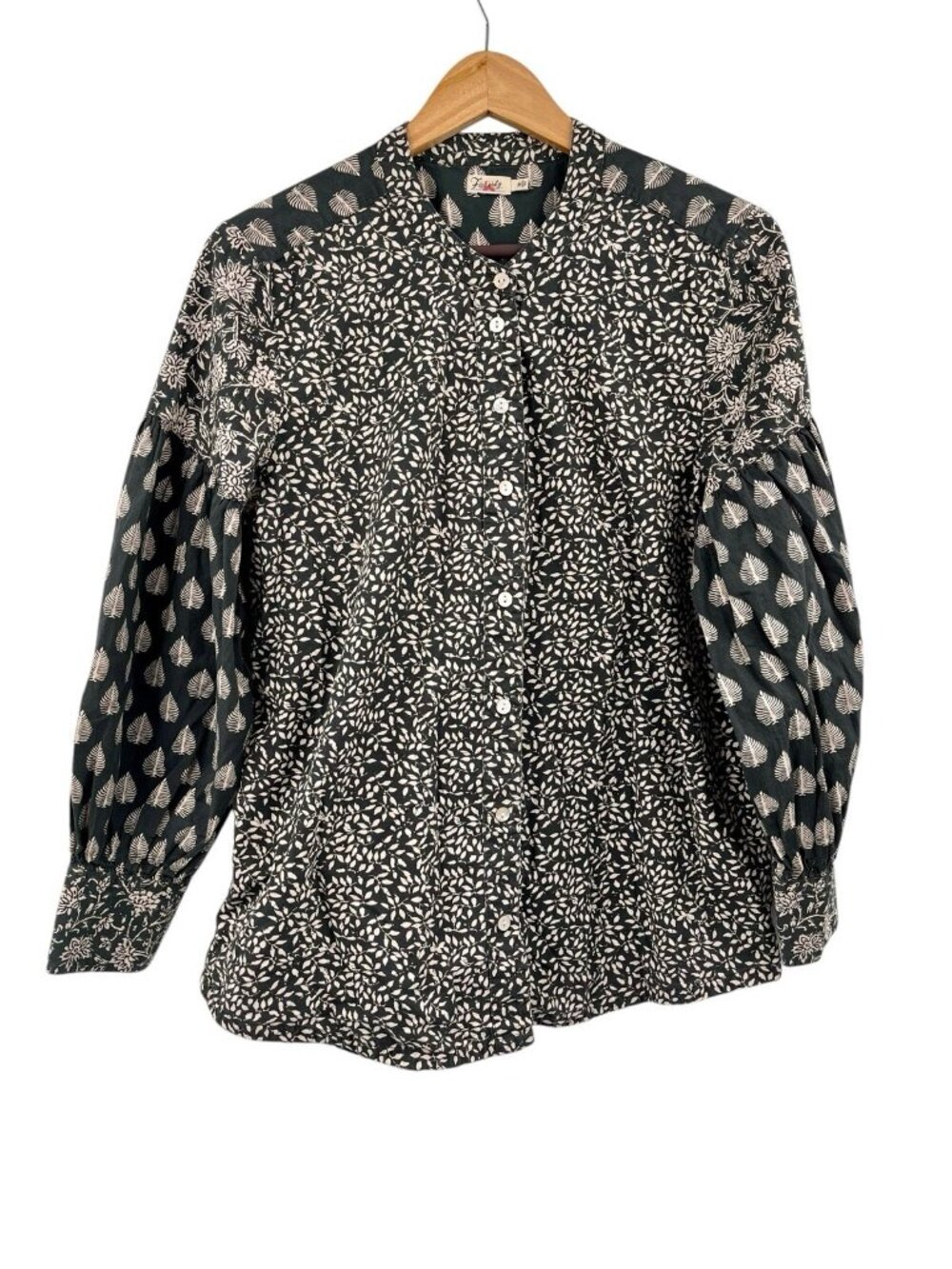 FAHERTY Women's Gray Cream Adalyn Floral Boho Button Down Blouse Medium - Picture 1 of 6